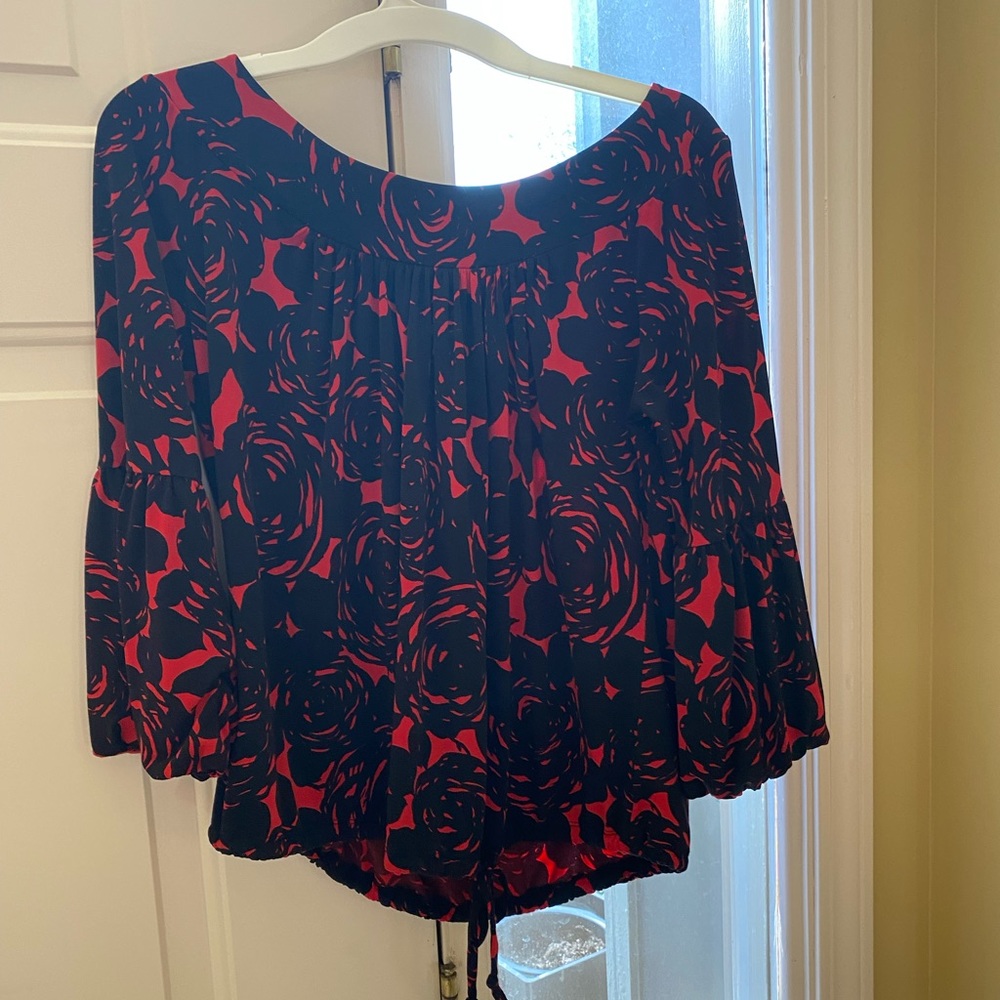 Cute blouse!